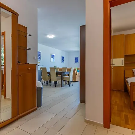 Apartment Maya Selce