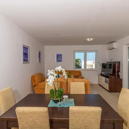 Apartment Maya Selce