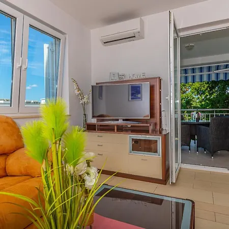 Maya Apartment